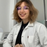 السيدة فاخت فاطمة أخصائية في الآلات السمعية