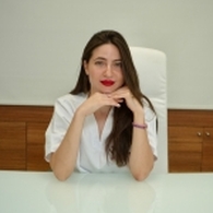 الدكتورة زعيم وفاء طبيب أسنان