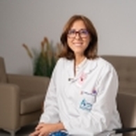 الدكتورة داود نهى أخصائية العلاج الكيميائي