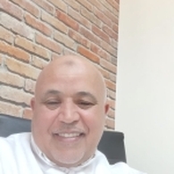 الأستاذ زروق عبد العزيز أخصائي جراحة العظام و المفاصل