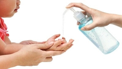  ما هي أضرار معقّم اليدين للأطفال؟