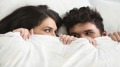 أسباب تجعلك تفضل العلاقة الحميمة في الشتاء