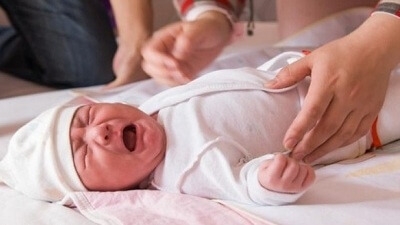 7 علامات تخبرك بأن رضيعك يعاني من المغص