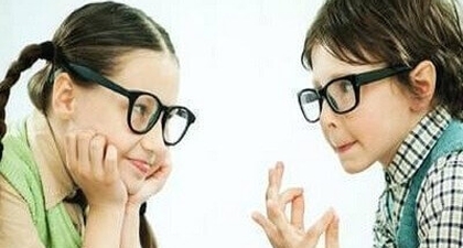 5 أطعمة تحسن بصر طفلك